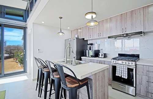 El Sargento House | 2 br,1 bath modern repurposed shipping container home. Enjoy fast 250mb Telmex internet with Starlink backup. Free storage for diving & kiting/winging gear. Enjoy streaming YouTube TV in each room & complimentary use of inflatable SUPs & beach toys
