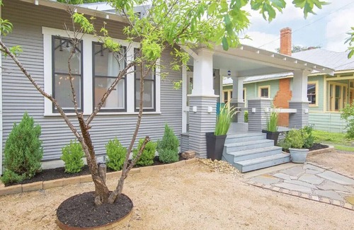 Southtown Apartment | 2 BR/2BTH Downtown Home - Walk/Bike to Riverwalk!