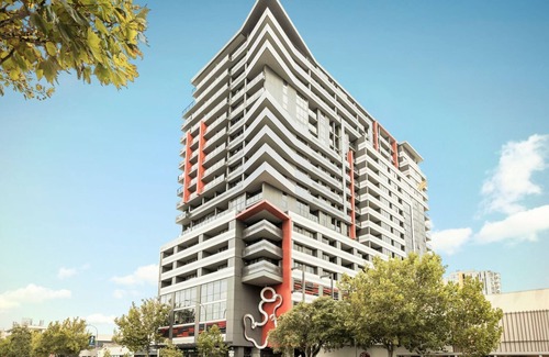 Adelaide Central Business District Apartment | 2 BR Apartment with Stunning Views and Car Parking