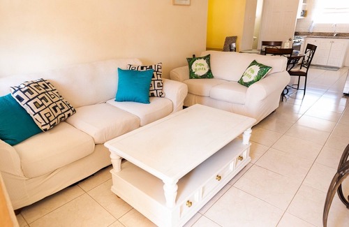 Maxwell Condo | 2 BR Condo with Pool, jacuzzi and beach across the street. 5 star reviews bnb🏝️