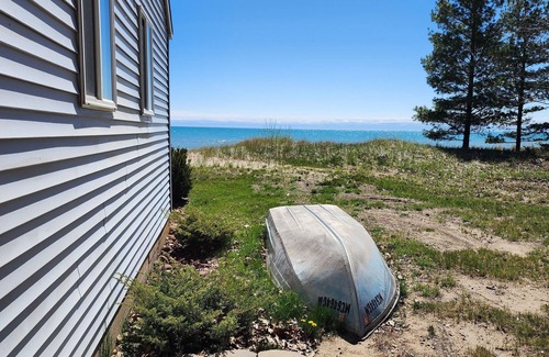 Greenbush Cottage | 2 BR Cottage on the Sandy Beaches of Lake Huron- Greenbush- Sunrise Side