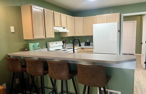 Eatonville House | 2 BR Historic Townhouse in Downtown Eatonville. Mt Rainier wildlife &waterfalls!