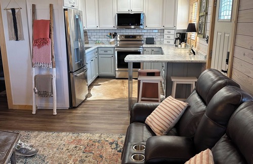 Smithville House | 2-BR, lake view, screened porch, 15min Hurricane, 10min Smithville, dogs ok