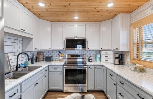 Smithville House | 2-BR, lake view, screened porch, 15min Hurricane, 10min Smithville, dogs ok