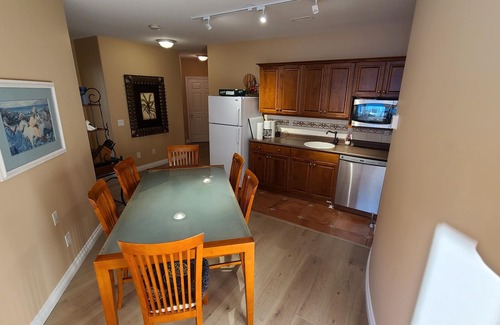 Central Okanagan House | 2 BR Lakefront suite on Okanagan Lake With Private deck, dock, boat lift.