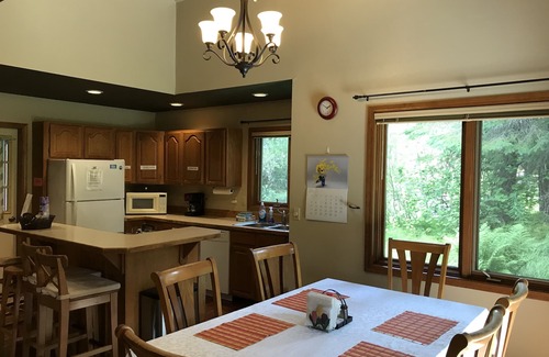 Alyeska House | 2 BR & Loft, Quiet space surrounded by trees with sauna!