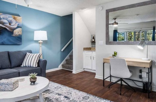 Meadowbrook House | 2 BR Townhome w/comfy King Beds | Central to shops