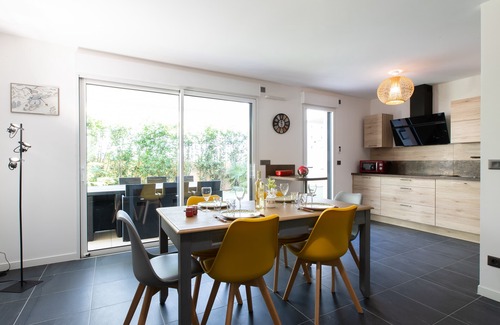 California - Pezou Apartment | 2-Br with Garden and Pool in the Heart of Palm Beach