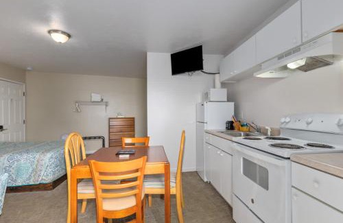 Lake City Hotel | 2 Brand-New Combined Family Studio Apartments
