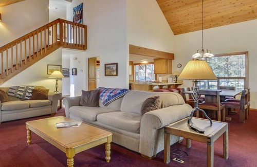 Sunriver House | 2 Butternut-Sunriver, Oregon: Hot Tub, BBQ, WiFi, SHARC Aquatics, Tubing Hill, Mt. Bachelor, Golf, Deschutes River, Tennis, Bike Paths