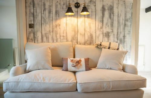 Bourton House | 2 Candlemas Cottage