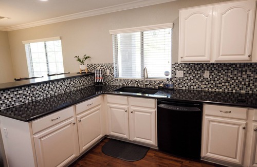 Sun City House | 2 Car Garage Tesla Charger KING BEDS 2 Master Suites Hot Tub Pool