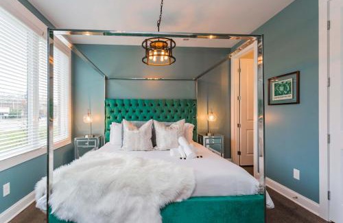 South Nashville House | 2 Chic Townhomes Near Geodis Sleeps 22