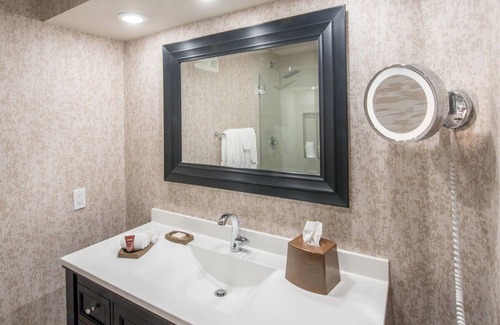 Barron Park Hotel | 2 Comfortable Room with Heated Pool, Free Breakfast & Parking in Palo Alto