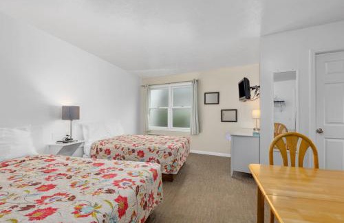 Lake City Hotel | 2 Compact Combined Family Studios