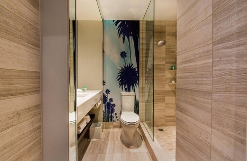 Beverly Hills Hotel | 2 Connecting Suites at a 4⭐️ Hotel