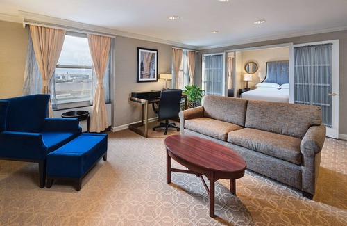 Westown House | 2 Connecting Suites at a 4⭐️ Hotel