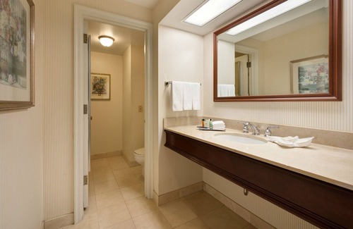Westown House | 2 Connecting Suites at a 4⭐️ Hotel