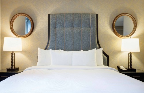 Westown House | 2 Connecting Suites at a 4⭐️ Hotel