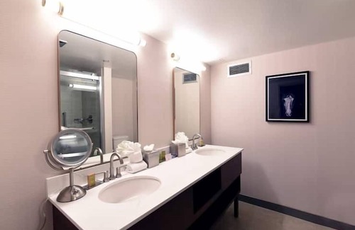 Tucson House | 2 Connecting Suites at a 4⭐️ Hotel