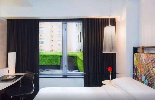 Union Square Hotel | 2 Connecting Suites at a 4⭐️ Hotel