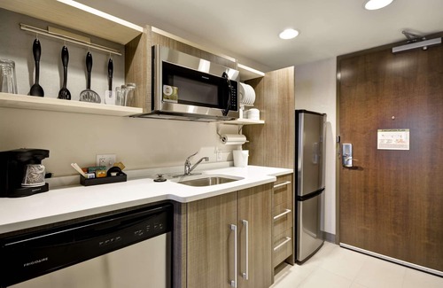 Rosedale Apartment | 2 Connecting Suites at a Hotel