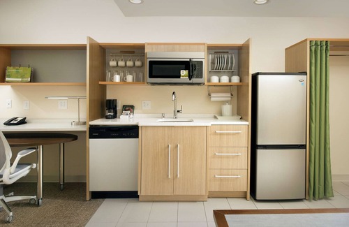 Lyndon Apartment | 2 Connecting Suites at a Hotel