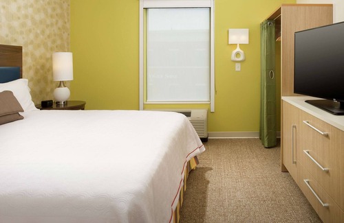 Lyndon Apartment | 2 Connecting Suites at a Hotel