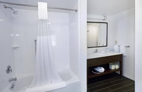 Bairdford Hotel | 2 Connecting Suites at a Hotel