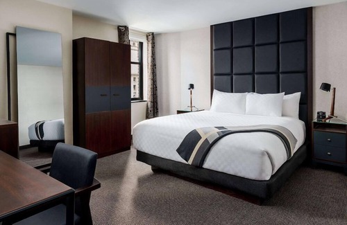 Downtown Pittsburgh Hotel | 2 Connecting Suites at a 4⭐️ Hotel