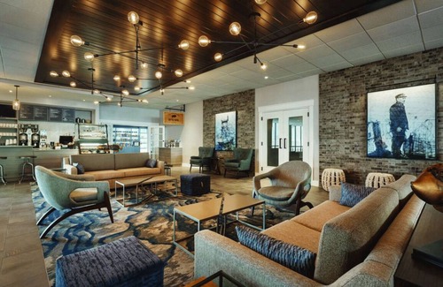 Downtown Wilmington House | 2 Connecting Suites at a 4⭐️ Hotel