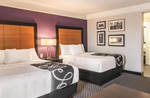 Airport North Hotel | 2 Convenient Rooms w/Breakfast + Complimentary Shuttle | Onsite Pool