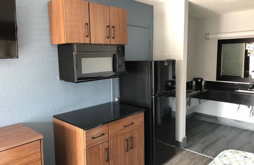 Arena District House | 2 Convenient Studios Near Riverwalk w/Kitchenette, Perfect for Extended Stays