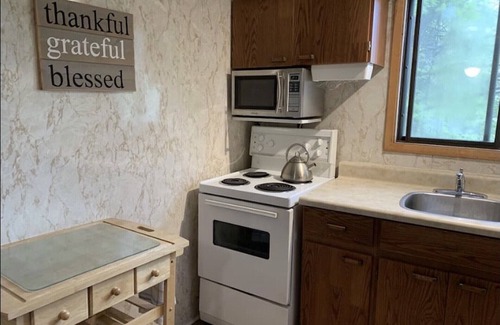 Bracebridge Cottage | 2 Cozy Cottages on Bowyers Beach Road