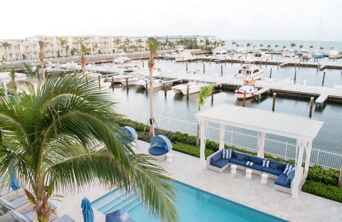 Key West Hotel | 2 Cozy Resort Rooms Perfect for Family Vacations, Enjoy Pools & Water Activities