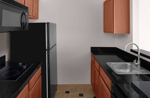 Downtown Hotel | 2 Cozy Suites Ideal for Groups doing business or visits - Balcony, Full Kitchen