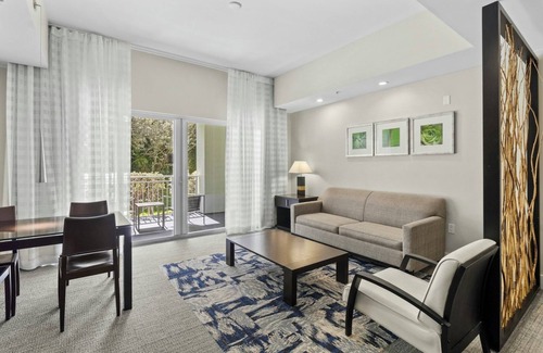 Ludlam Hotel | 2 Cozy Units Near Miami Airport | Kitchen, Pool & Onsite Dining!
