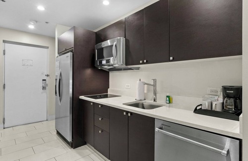 Ludlam Hotel | 2 Cozy Units Near Miami Airport | Kitchen, Pool & Onsite Dining!