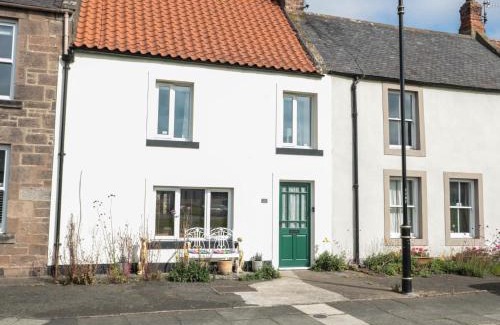 Norham House | 2 Cross View
