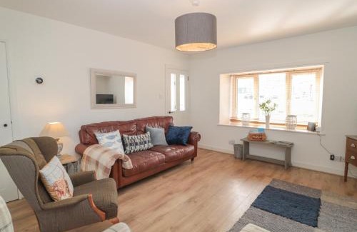 Norham House | 2 Cross View