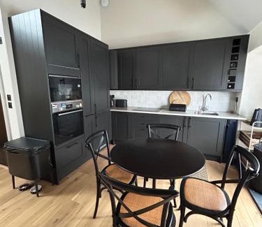 Cowbridge Apartment | 2 Cruck Cottage, Cowbridge