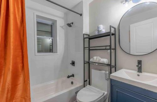 Upper Roseville Apartment | 2 Days Stay Get 40 percent OFF for, Sleeps 6 & 2 Queen