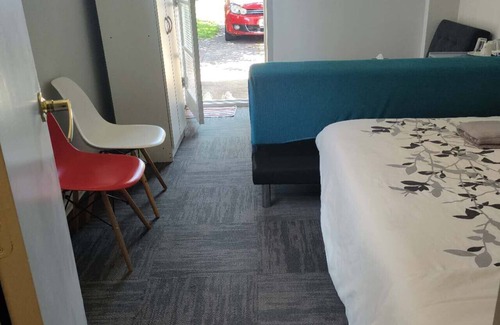 Epsom House | 2 Double Bed including 1 double sofa bed Studio, 7a Rangiatea Road, Epsom