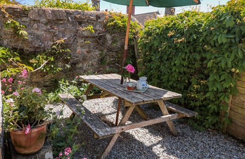 Burgh Island Cottage | 2 EASTON BARN, pet friendly, with a garden in Bigbury
