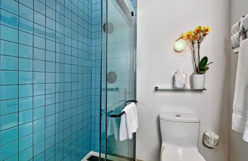 South Beach Hotel | 2 Elegant Units Near the Embarcadero with European Charm