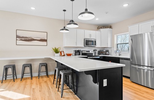 Branson House | 2 Epic Lakeview Homes, 18 BDs, Community Pools