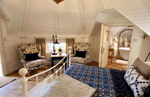 Pontsticill House | 2 - Floras Cabin- Romantic Escape - Unmissable View