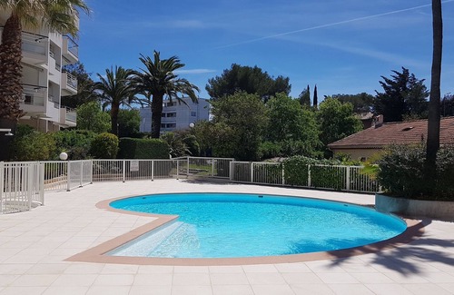 Saint-Raphael Apartment | 2 * for this beautiful sunny apartment in a Resi. of standing with swimming pool
