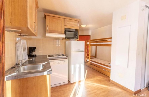 Les Bottieres House | 2 Group & Family-Sized Units with Kitchenettes | Pet-Friendly | Steps to Slopes