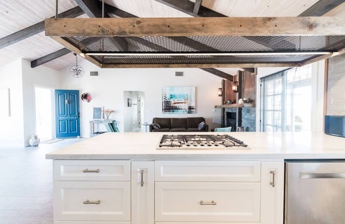 Mariposa House | *2 Homes* Moon Ranch & Little Moon Carriage House-Views Hot Tub-Yosemite Gateway